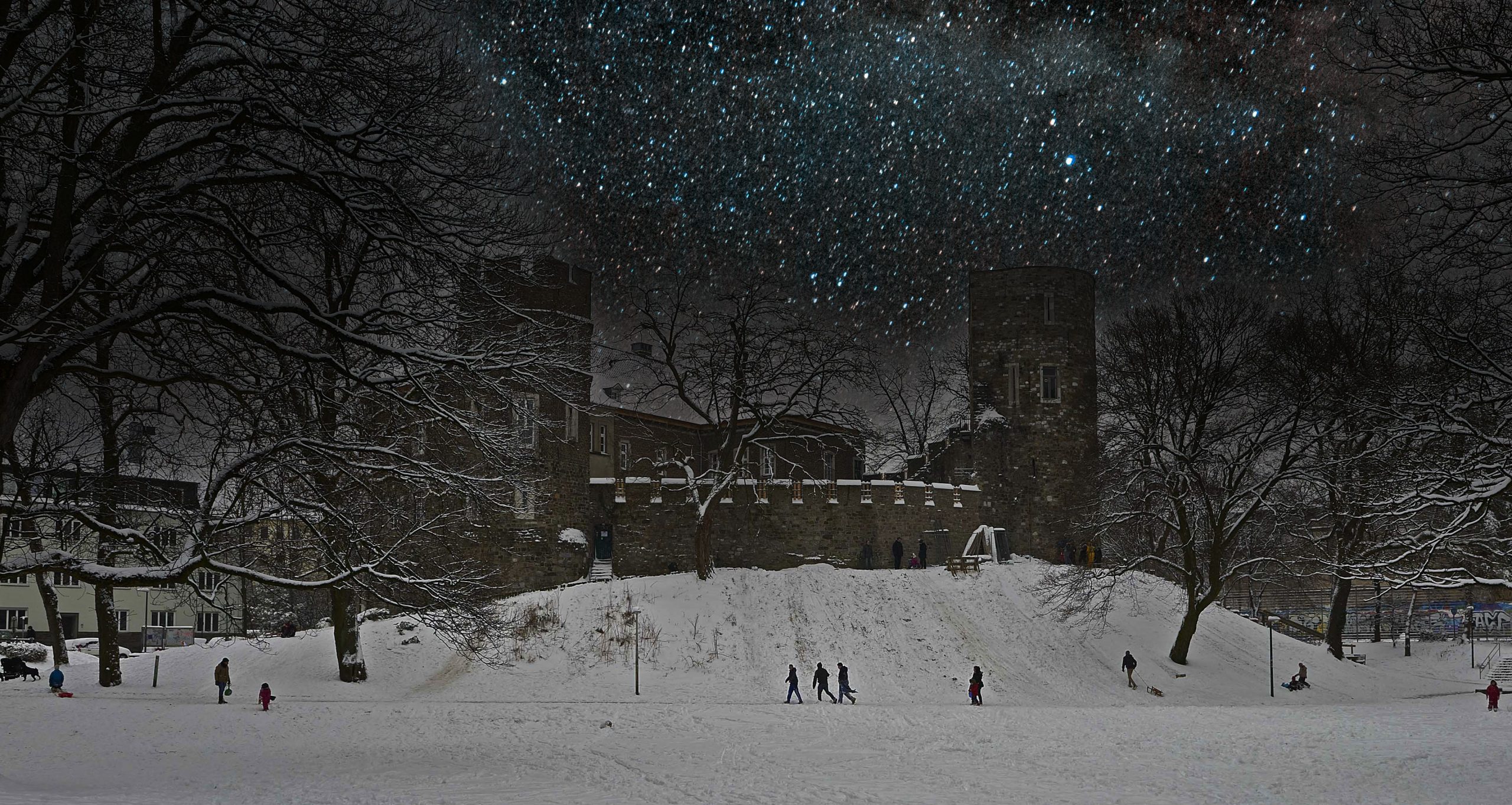 Burg Frankenberg. „Adventssingen auf der Burg – Morgen Kinder wird´s was geben“.