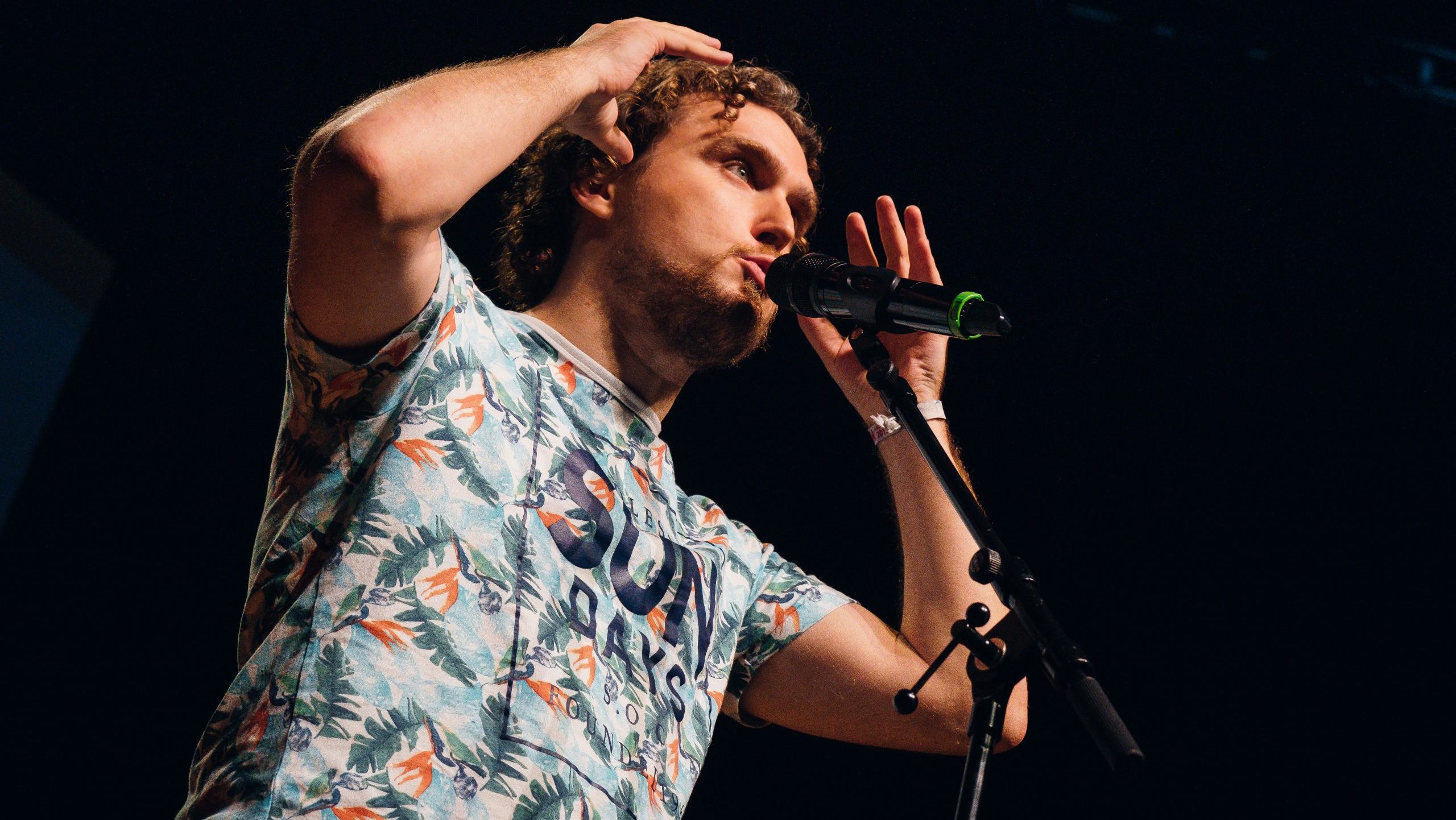 Satznachvorn. „Poetry-Slam“.