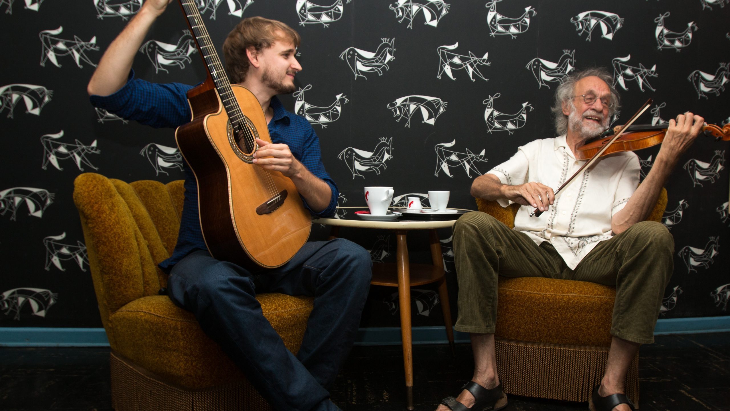 Klaus der Geiger & Marius Peters. „Erde wir sind deine Kinder“.