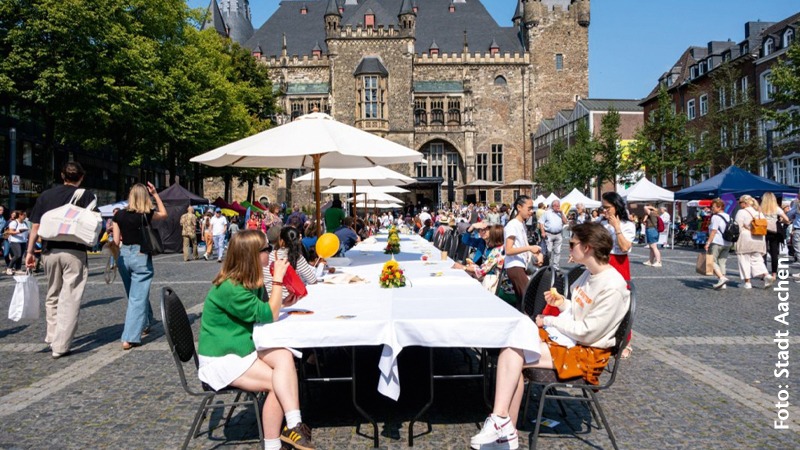 „Lange Tafel der Vielfalt“.